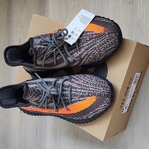 Yeezy Boost NWT 350 V2 Size 8.5
